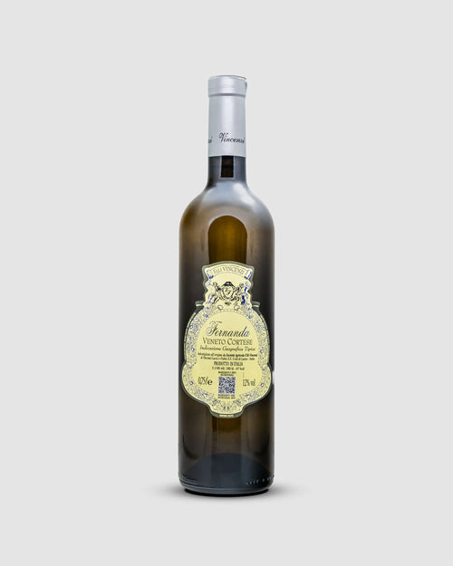 Weißwein mit gelb-grünem Schimmer – aromatisch, charaktervoll und perfekt zu mildem Käse und Antipasti